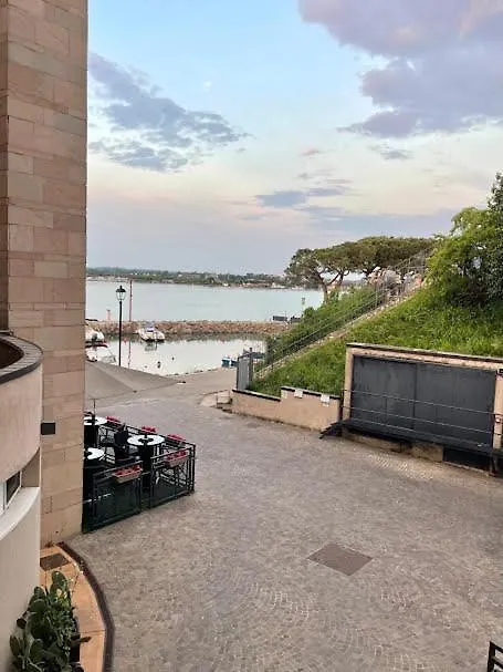 Lake Garda Lovers Luxury Пескьера-дель-Гарда 0*,  Италия
